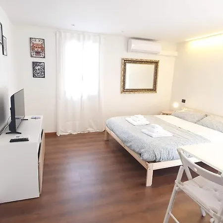 La Terrazza Tra I Tetti Studio - Centro Apartment *