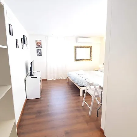 La Terrazza Tra I Tetti Studio - Centro Apartment *