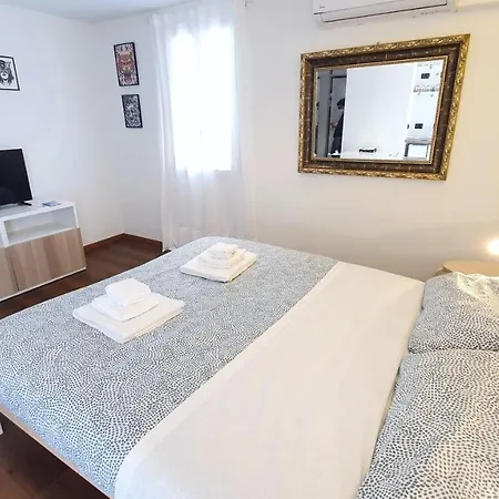 Apartment La Terrazza Tra I Tetti Studio - Centro